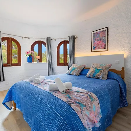 Falco Villa Pollenca